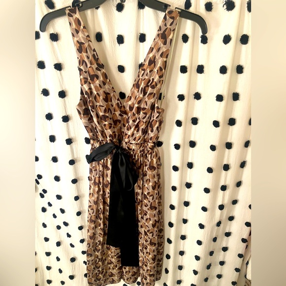 BCBG MAXAZRIA Silk Cocktail Dress animal-like print 🐆 Size 8, (like new!) NYE🥂 - Picture 2 of 16